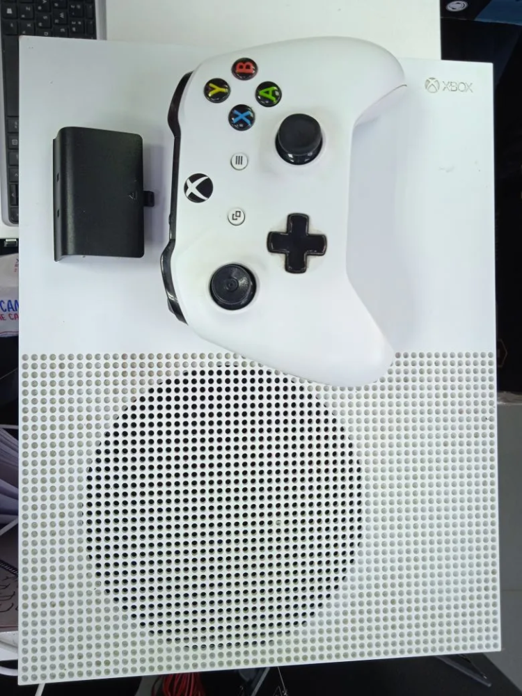 Игровая приставка XBOX ONE S 500гб