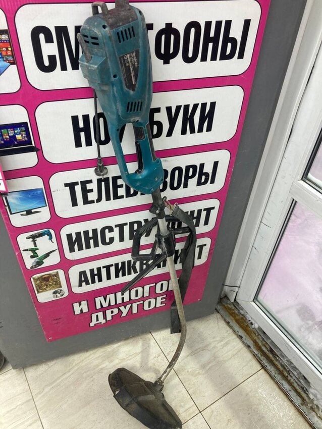 Бензотриммер Makita ur2501