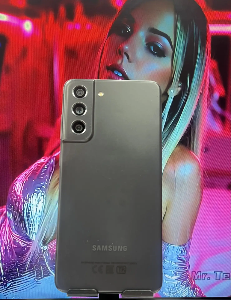 Смартфон Samsung S21 FE 6.128