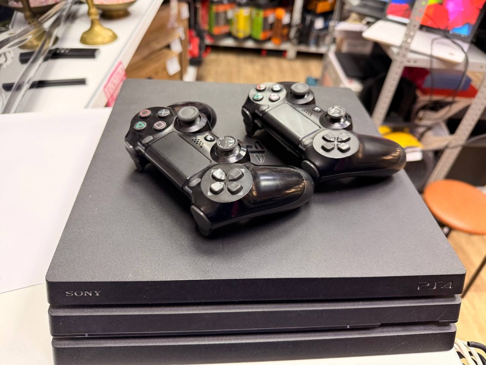 Игровая приставка Sony PlayStation 4 PRO