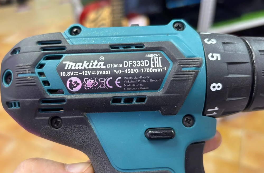 Шуруповерт Makita df333d