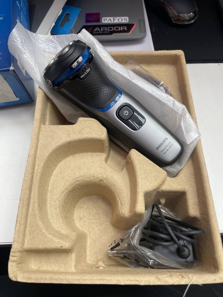 Электробритва Philips AquaTouch 3000