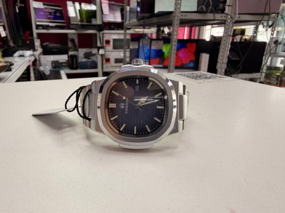 Часы TOMIIAA